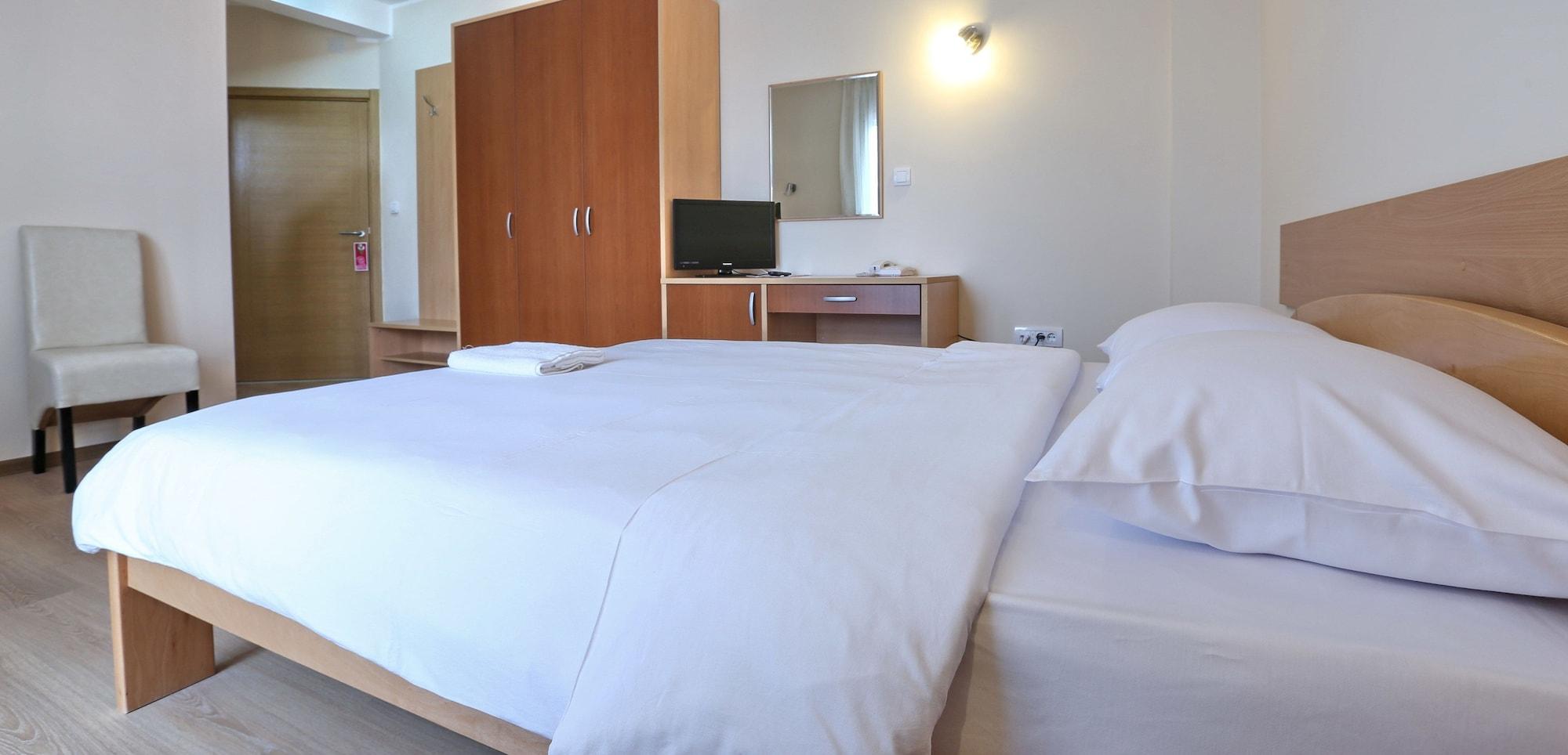 Hotel Novella Uno Novi Banovci Екстериор снимка