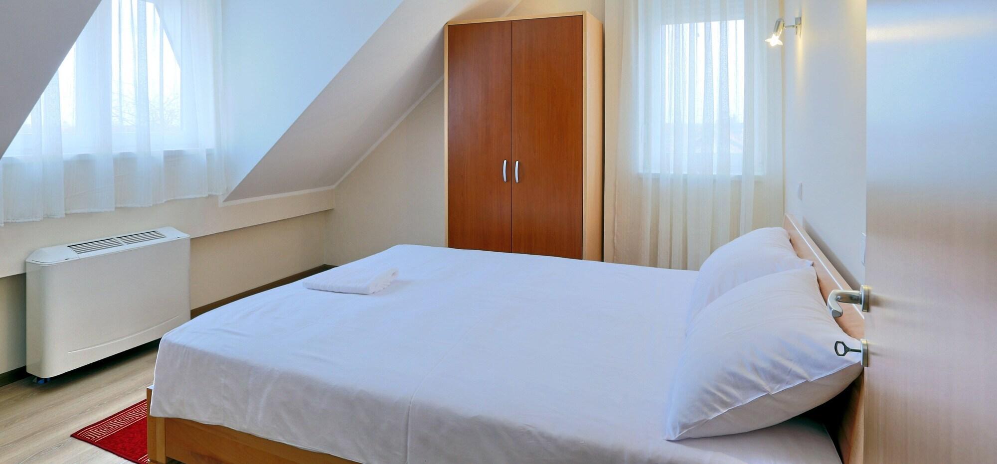 Hotel Novella Uno Novi Banovci Екстериор снимка