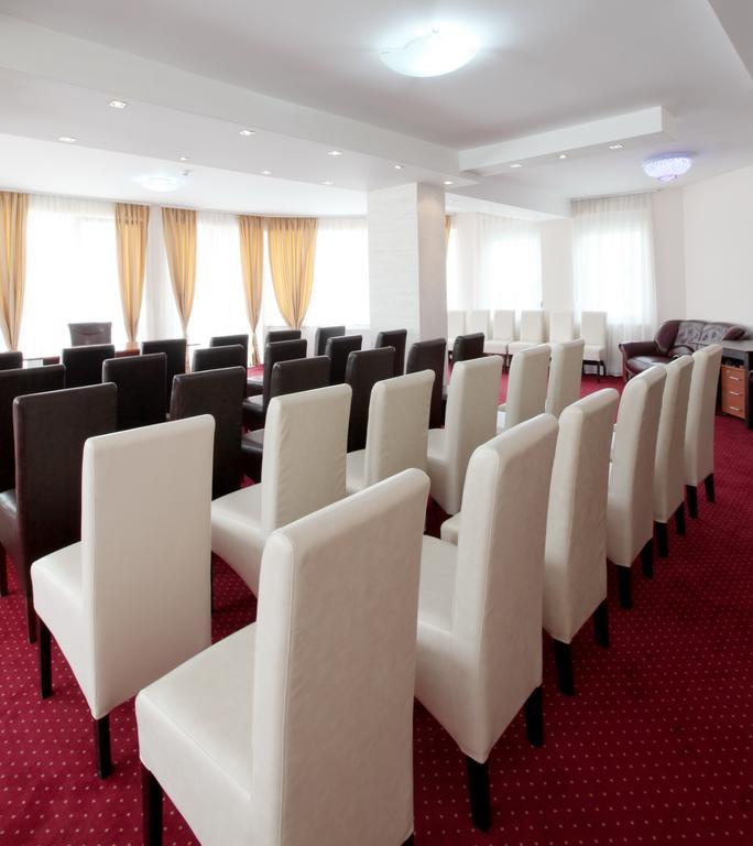 Hotel Novella Uno Novi Banovci Екстериор снимка