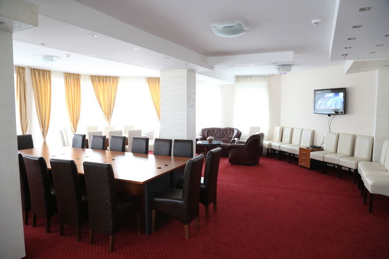 Hotel Novella Uno Novi Banovci Екстериор снимка