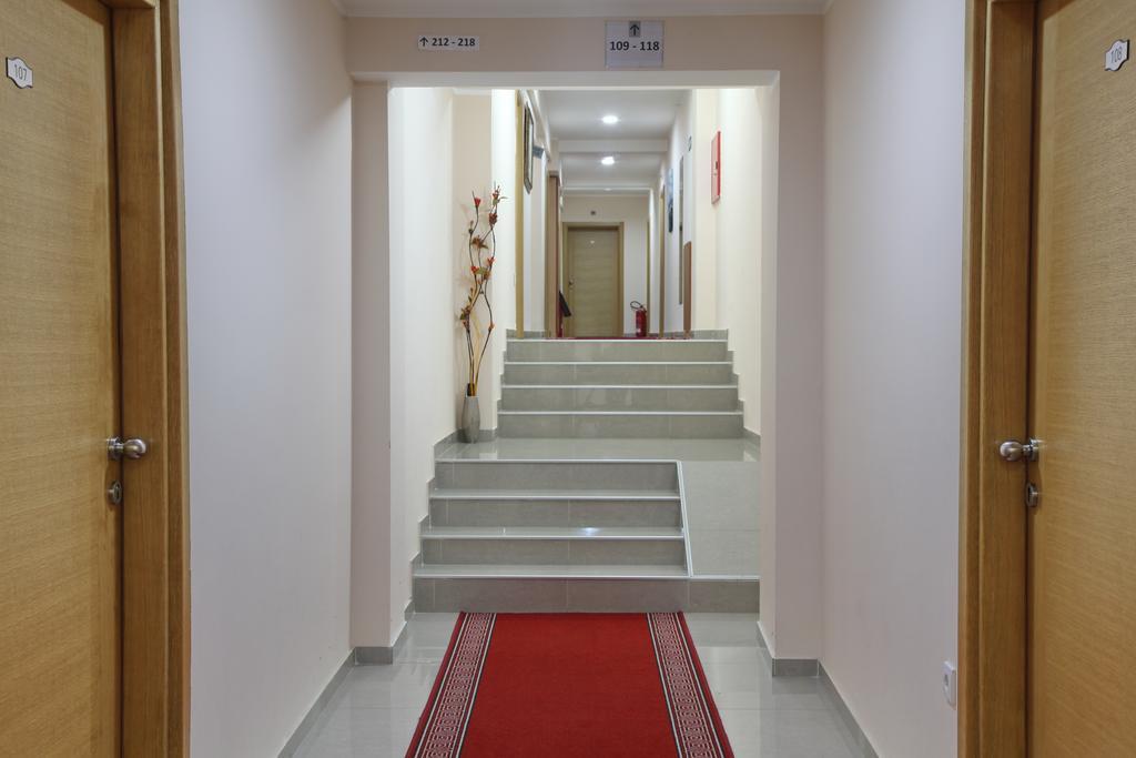 Hotel Novella Uno Novi Banovci Екстериор снимка