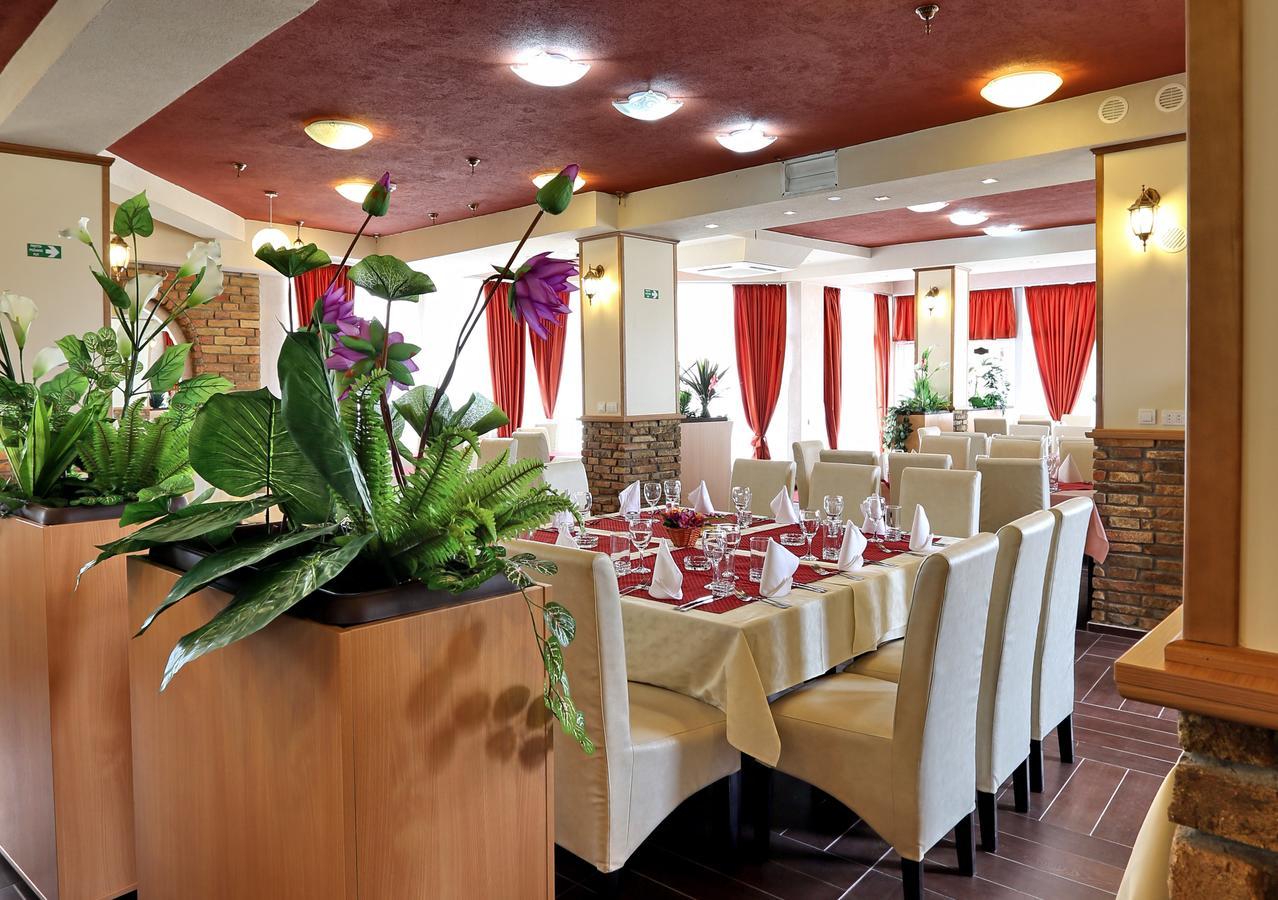 Hotel Novella Uno Novi Banovci Екстериор снимка