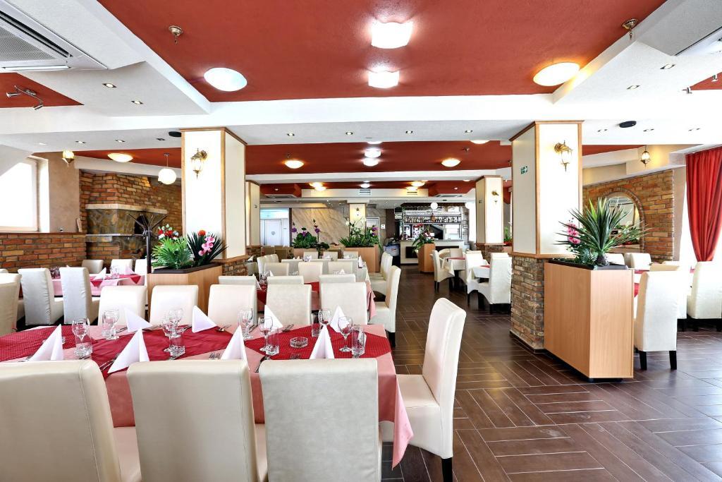 Hotel Novella Uno Novi Banovci Екстериор снимка