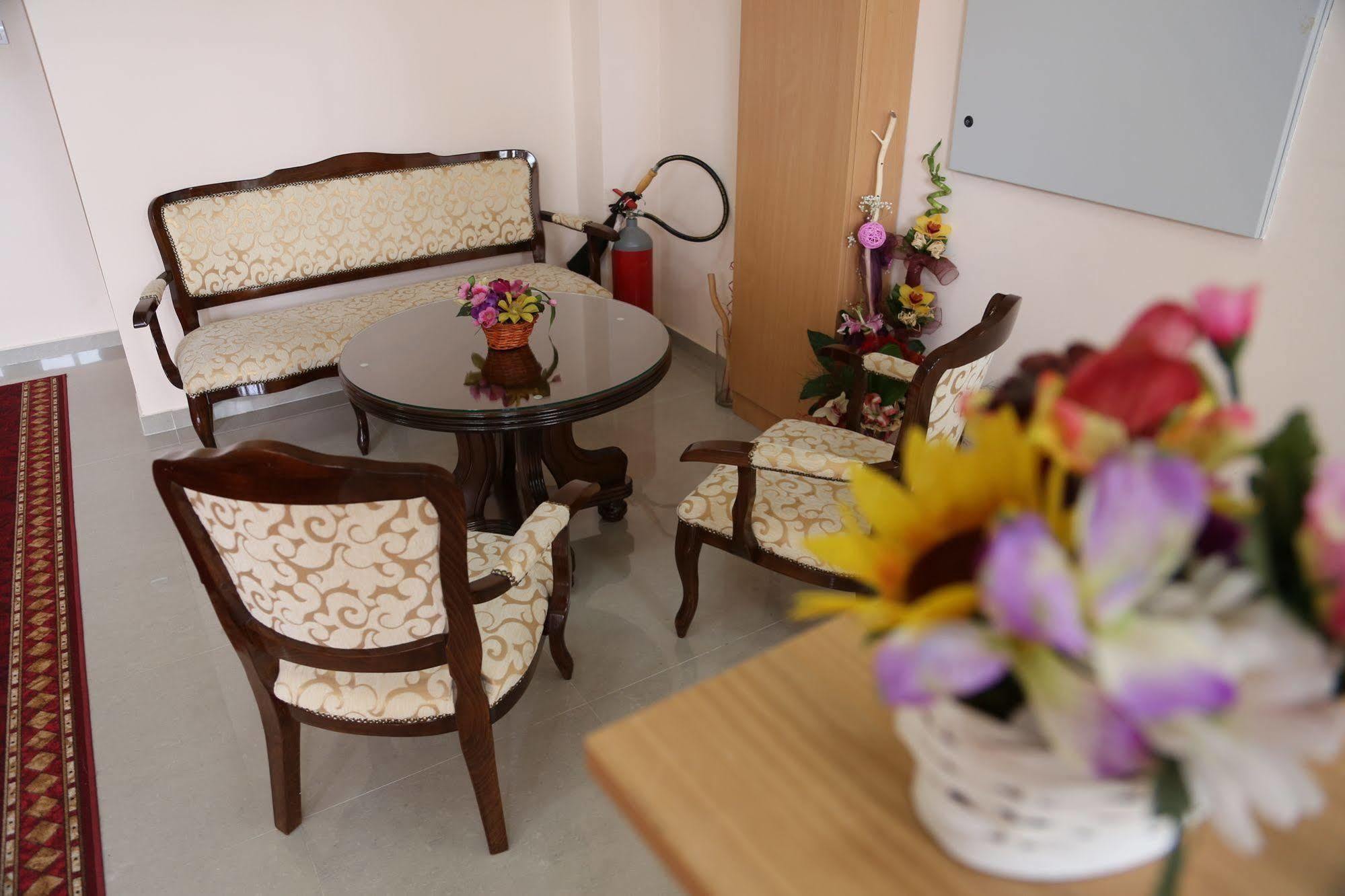 Hotel Novella Uno Novi Banovci Екстериор снимка