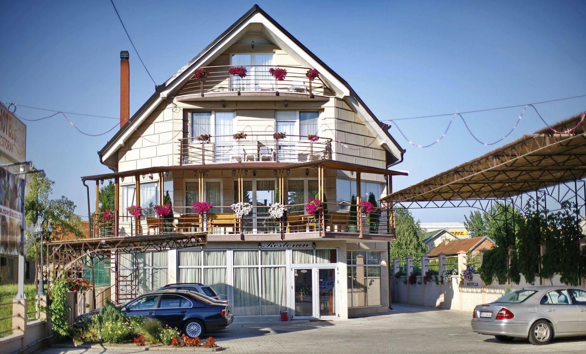 Hotel Novella Uno Novi Banovci Екстериор снимка